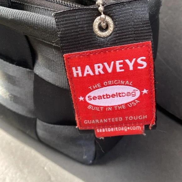 Harvey seatbelt purse Preloved - Picture 3 of 11